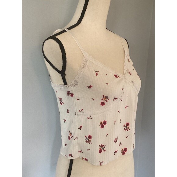 Wild Fable Cream Colored Cropped Tank With Red Flowers & Lace Detail Size Large - Picture 4 of 4